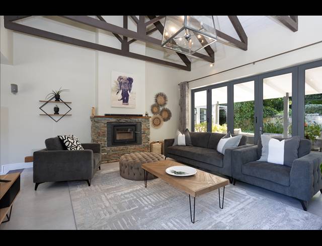 4 BEDROOM HOUSE TO LET IN CONSTANTIA